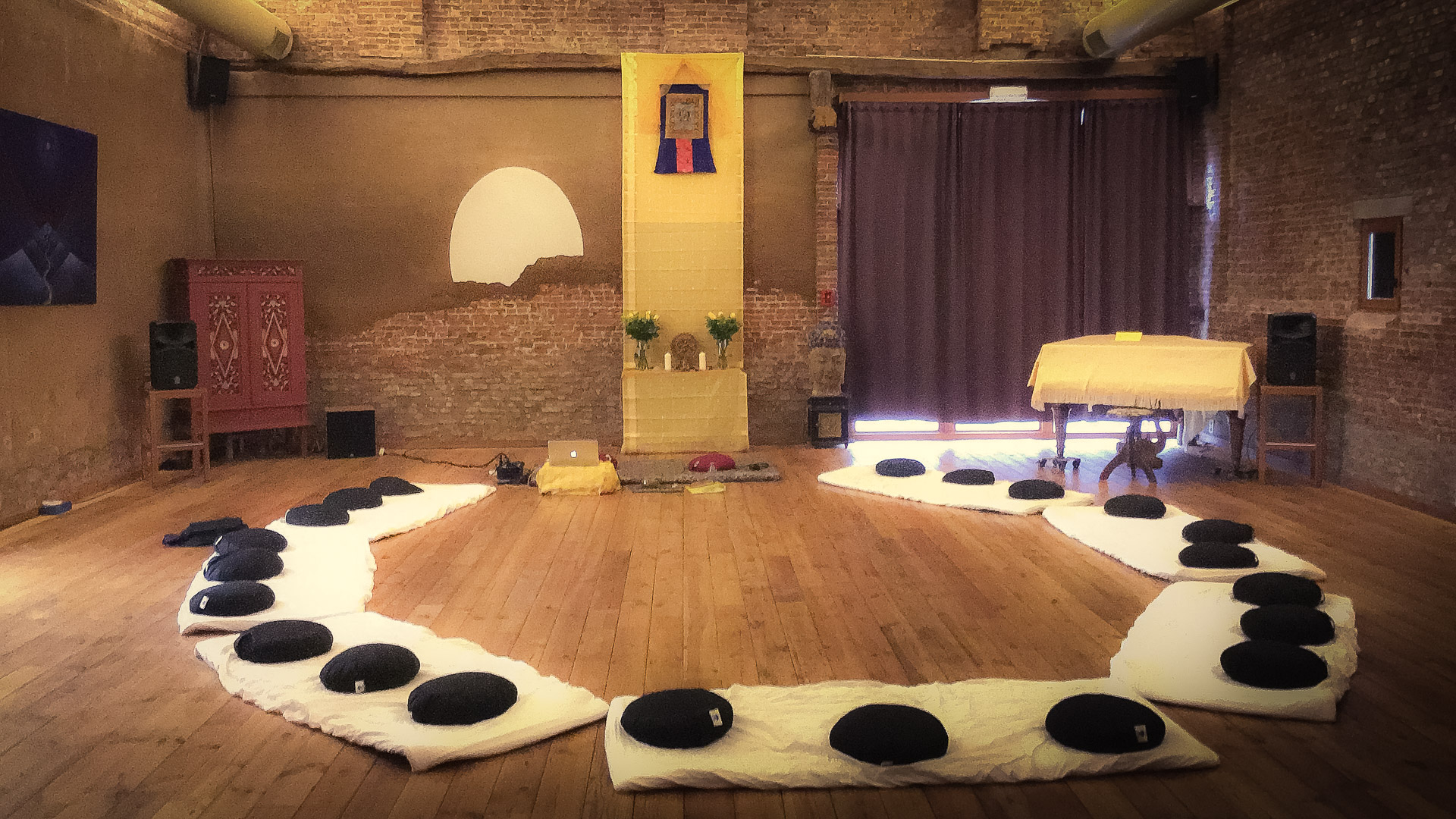 Tantra meditation room ready for tantric seminar in Koningsteen, Belgium